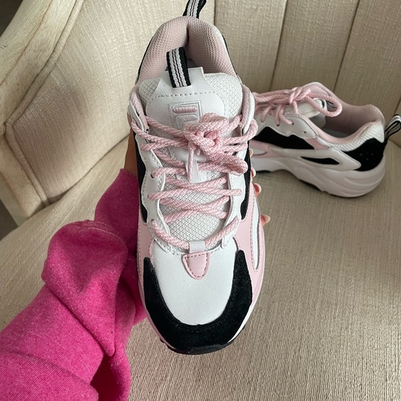 Black/White/Pink Fila shoes size 6.5 worn a few times, in good condition - Picture 4 of 4